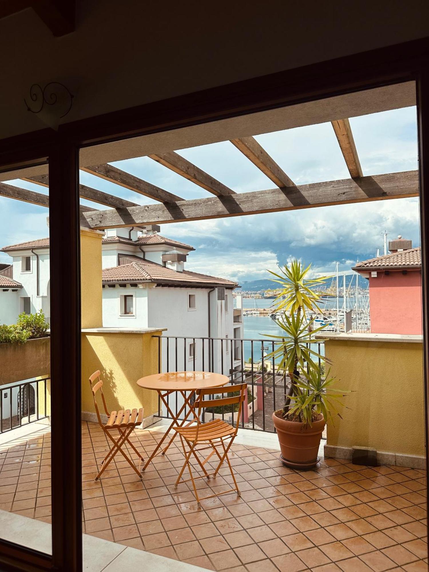 Apartment Claudia Muggia Bagian luar foto