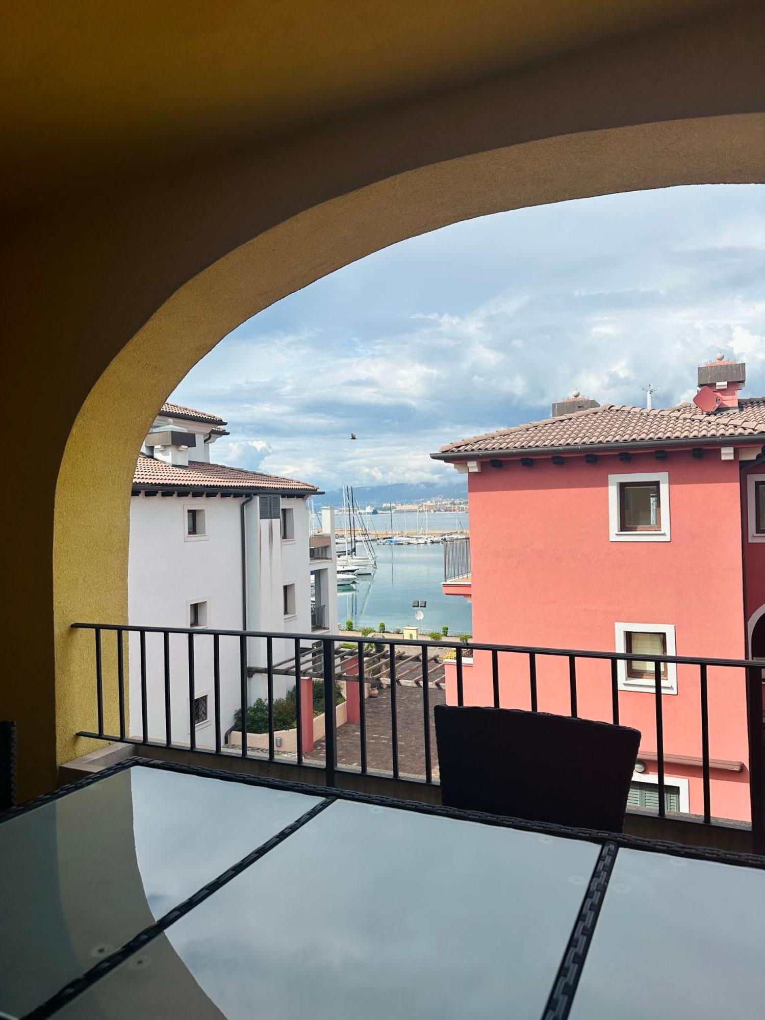 Apartment Claudia Muggia Bagian luar foto